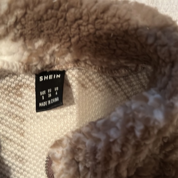 Girls Shein sweater - Picture 3 of 4